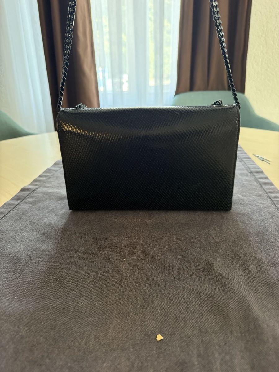 Saint Laurent Taschen für Damen: Saint Laurent Monogram Chain Bag Black Embossed Leather Good – Gebraucht aus Gebenstorf von AA2015 1