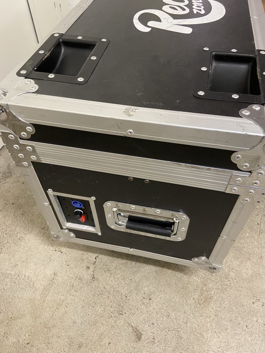 Lampes: Red Zone Scheinwerfer Set im Flightcase 6 Stk. gebraucht – D'occasion à Dietikon par brocki-eyra 9