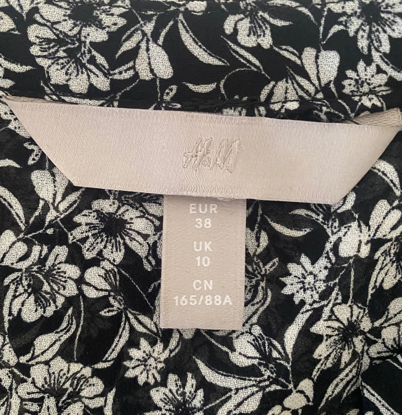 H&M Kleider: Kleid, Gr.38, in Schwarz/Weiss/Grau – Gebraucht aus Zürich von Maria2021 4