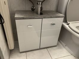 Badezimmermöbel / Waschtischunterschrank zu verkaufen