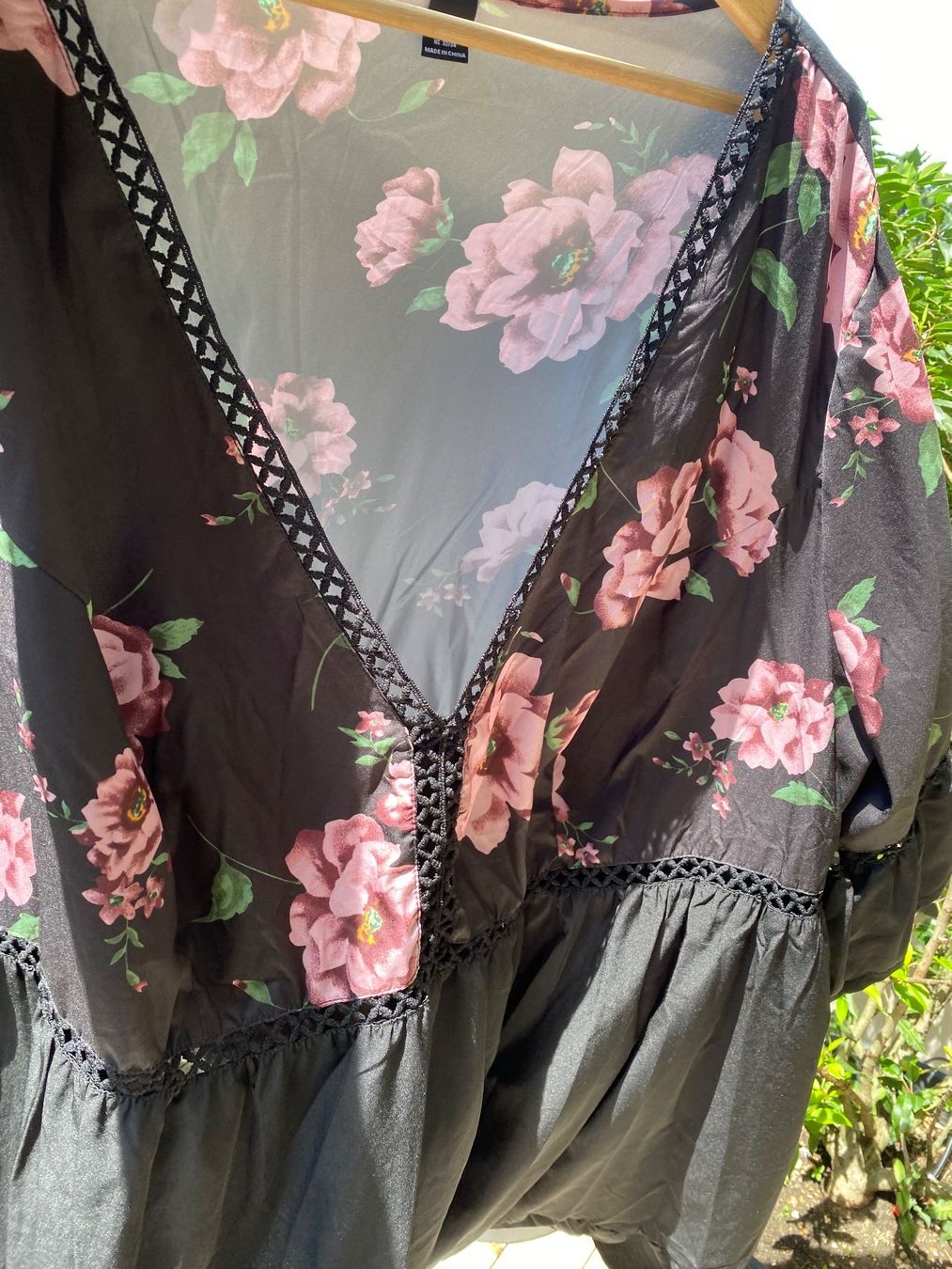 Shein Kleider: Blumenkleid schwarz / rosa Gr. 56 / 58 / 60 – Gebraucht aus Pratteln von a23_j2gs 3