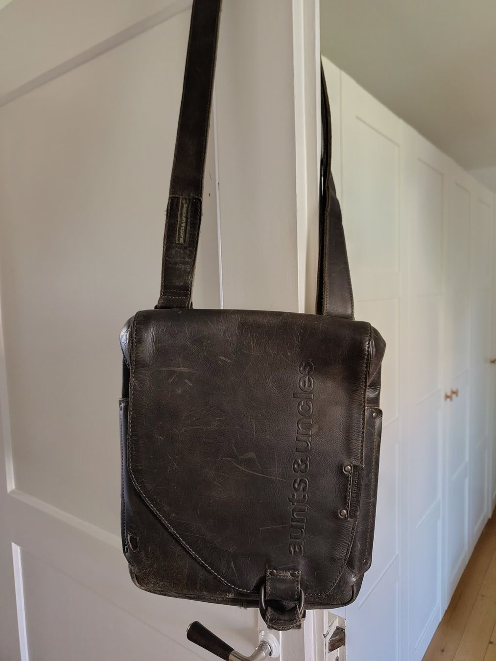 Aunts & Uncles Borse: Ledertasche von aunts and uncles – Usato da Basel venduto da ste_g9bv