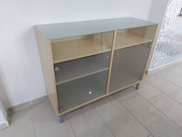 Modernes Sideboard mit Glastüren - Top Zustand! 110x40xH82cm
