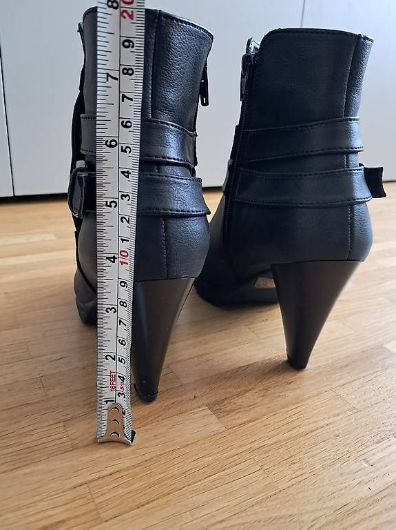 Scarpe da donna: Bottes femmes en cuir, 38 – Usato da Genève venduto da Benz2017 1
