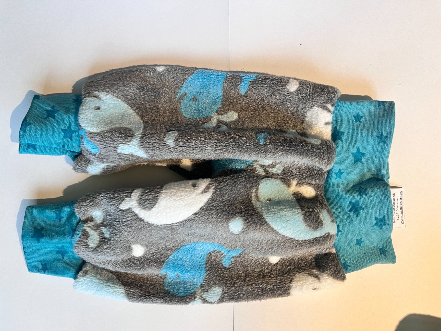 Pantaloni: 1 Kinderhose selbst genäht – Nuovo e nell'imballaggio originale da Büsserach venduto da bor_s88m