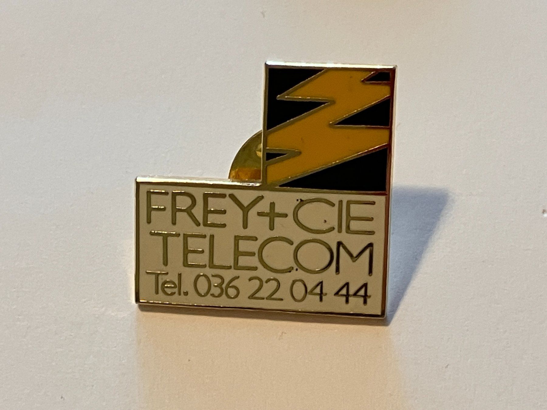 Placchette & Badge: 1 Pin Frey & Cie Telecom – Usato da Basel venduto da djwwpp