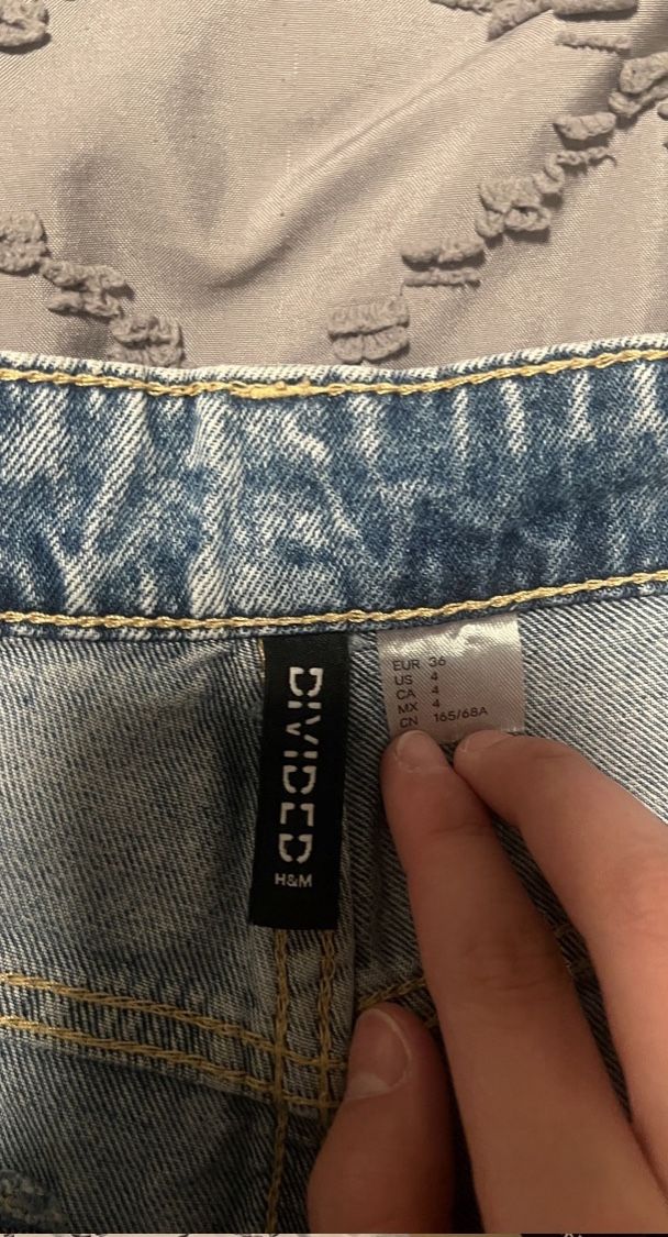 H&M Jeans: H&M Divided Jeans hellblau – D'occasion à Gossau SG par eor_9jvs 2