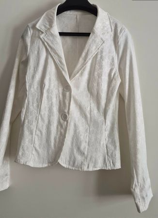 Blazer blanc chic, parfait pour le printemps! Taille M