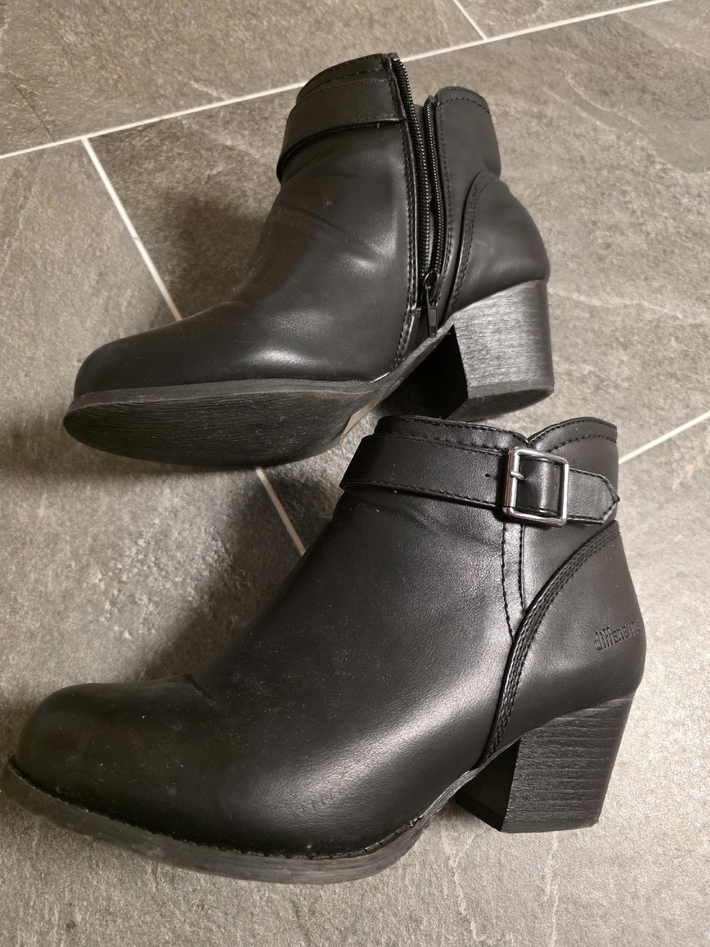 Damenschuhe: Schwarze Stiefeletten, Grösse 38 – Gebraucht aus Toffen von ver_x68f