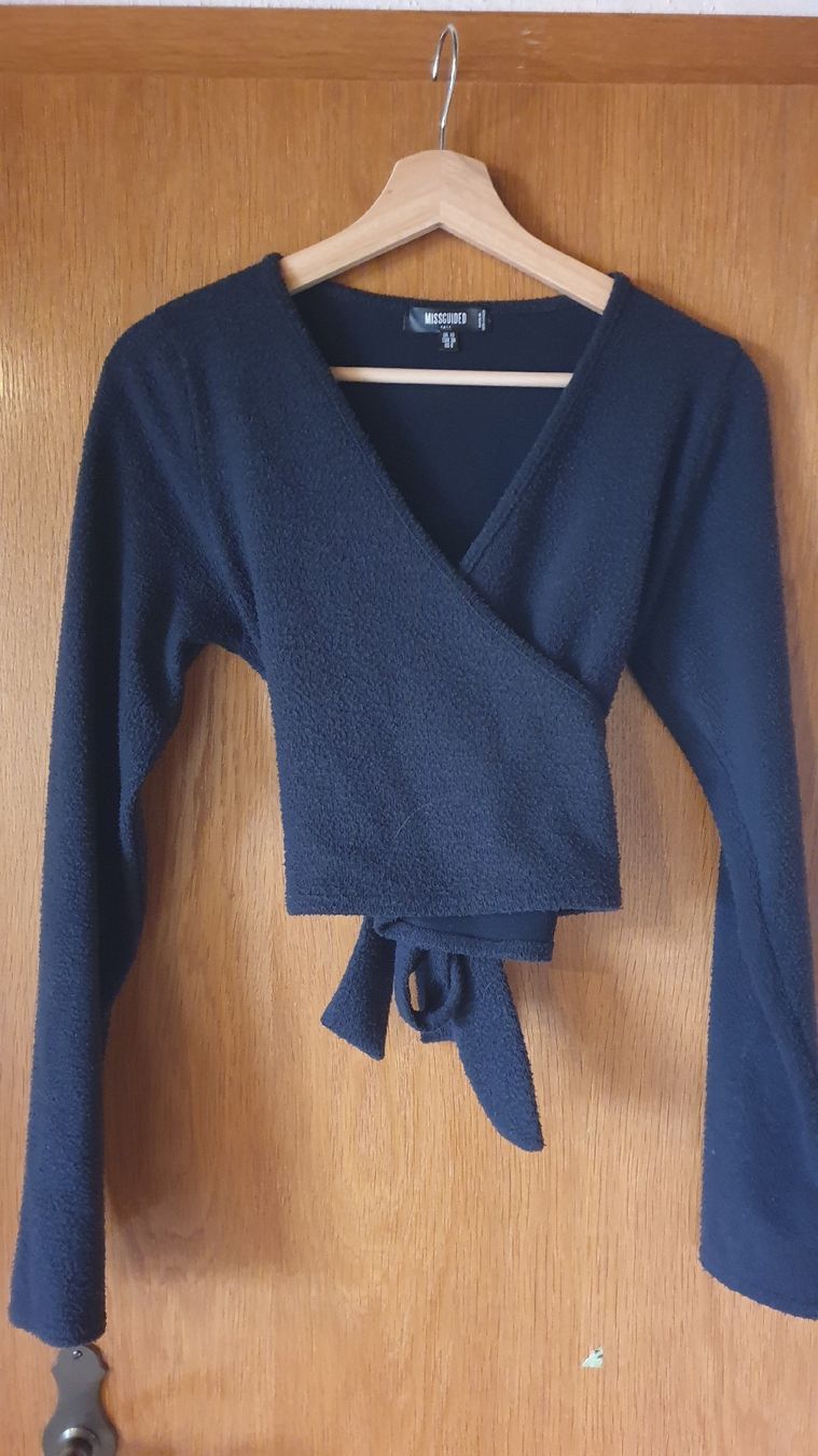 Maglioni & Felpe: Schwarzer Wickelpulli Grösse 38 Missguided – Usato da Gränichen venduto da mic_x2zf 4