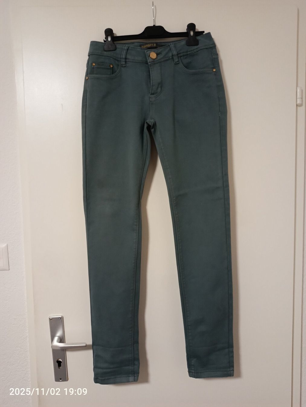 Jeans: R. Display Premium Denim Jeans - Gr. 40 - neu – Nuovo (secondo la descrizione) da Zürich venduto da tac_58l2