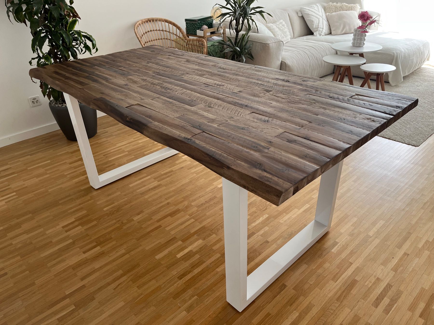 Tavoli: Holztisch mit weissen Beinen – Usato da St. Gallen venduto da tan_q6nd 1
