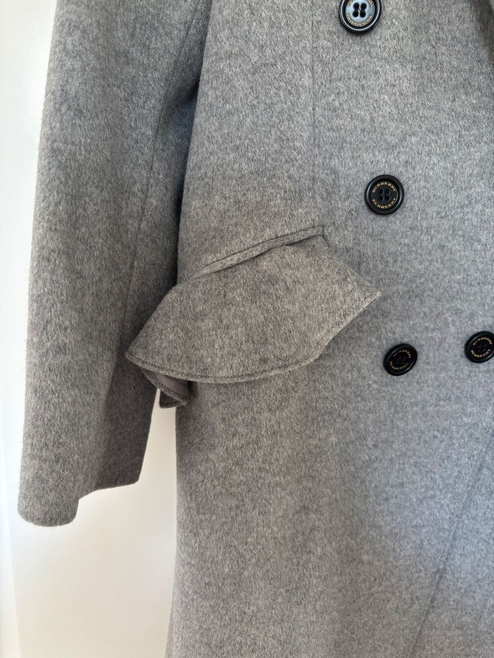 Burberry Cappotti: BURBERRY  Wolll/Kaschmirmantel, hellgrau oversized CH 34 – Nuovo (secondo la descrizione) da Herrliberg venduto da mayfi 3