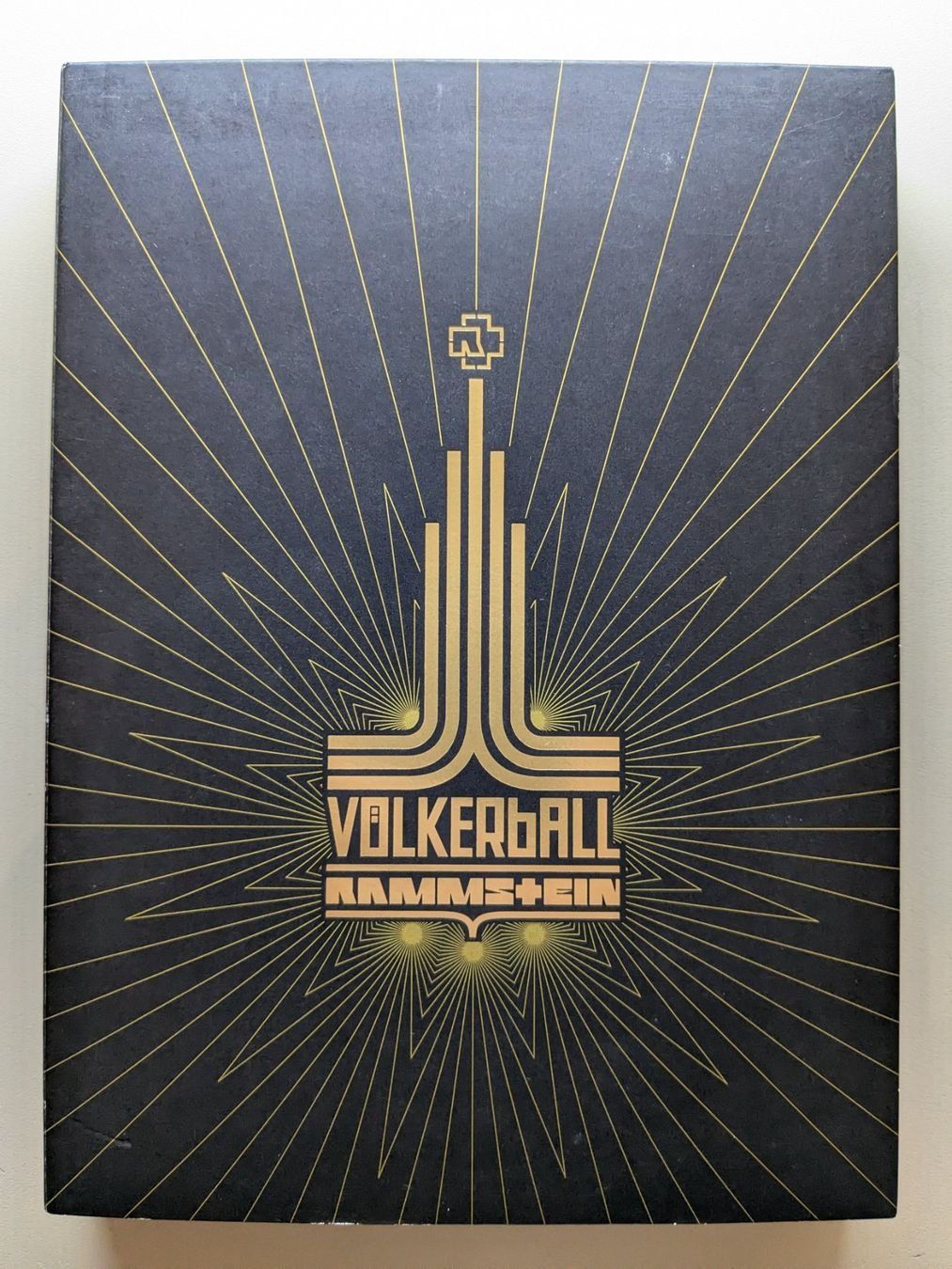 Tutti i DVDs: Rammstein - Völkerball: Special Edition [2 DVDs & CD] – Usato da Port venduto da gecotom