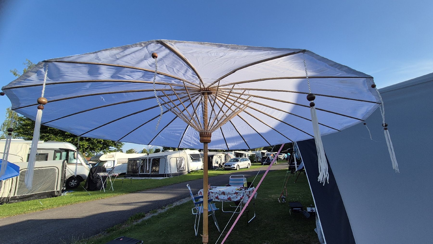 Sonnenschirme: Alter Sonnenschirm – Gebraucht aus Döttingen von Pensil 1