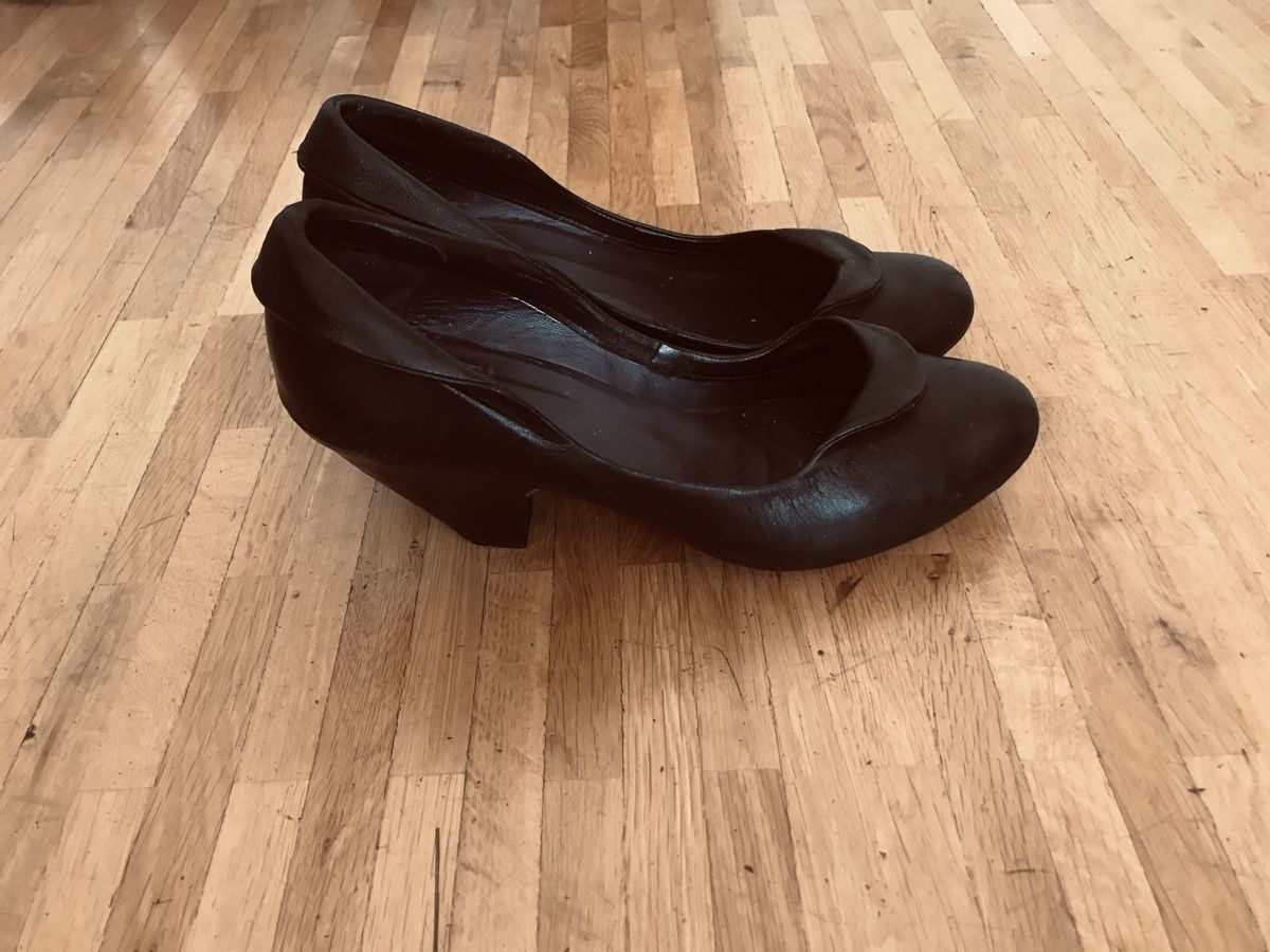 Damenschuhe: schwarze Vialis Pumps – Gebraucht aus Zürich von Maxim0357 1