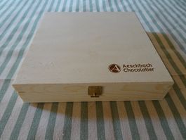 Holzkistchen von Aeschbach Chocolatier - 260809
