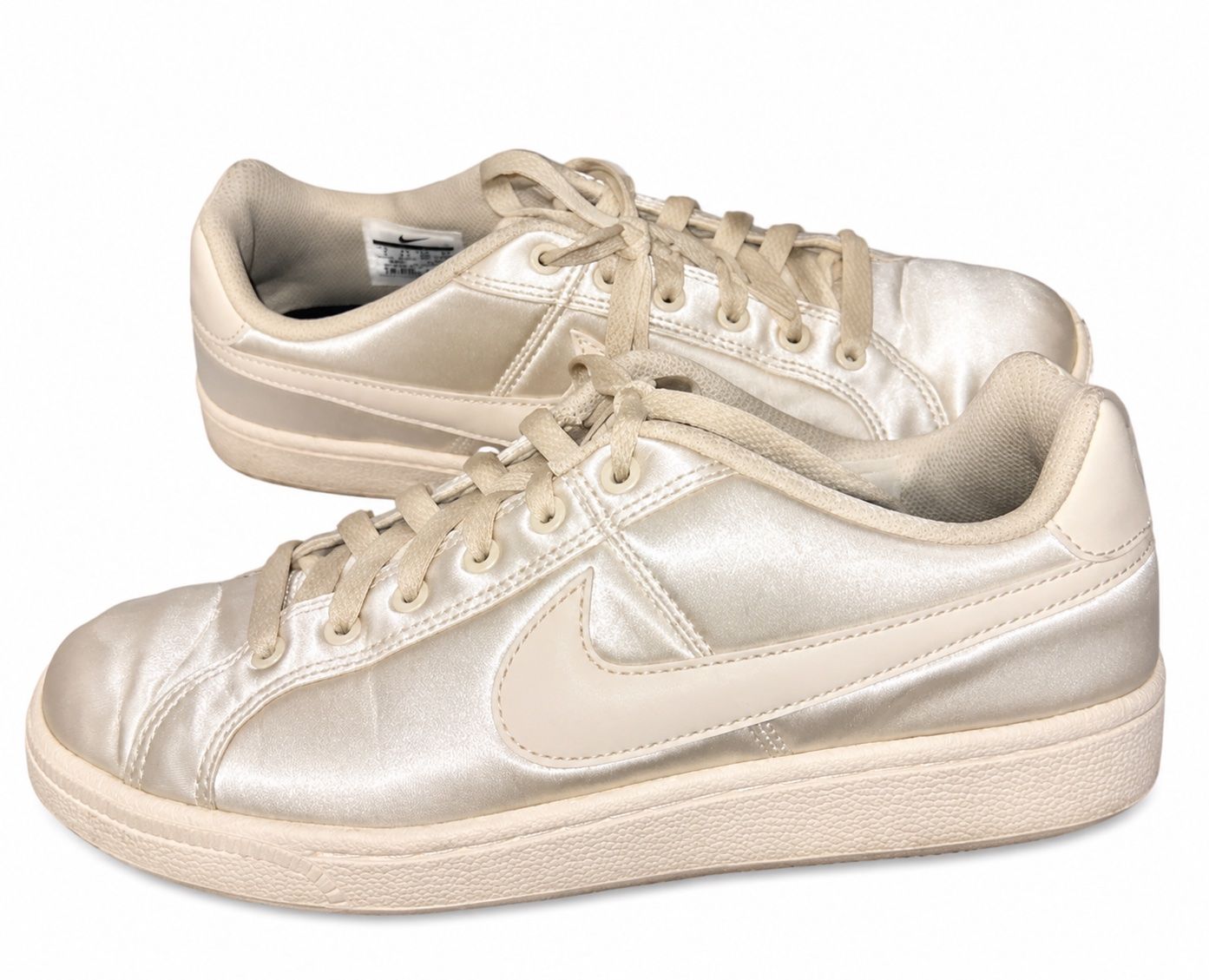 Nike Damenschuhe: Nike Court Royale – Neu (gemäss Beschreibung) aus Solothurn von atejes
