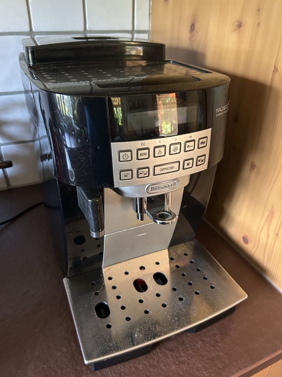 De'Longhi Kaffeemaschinen & Espressomaschinen: DeLonghi Magnifica Cappuccino Kaffeemaschine – Defekt aus Grabs von Soswald1 1