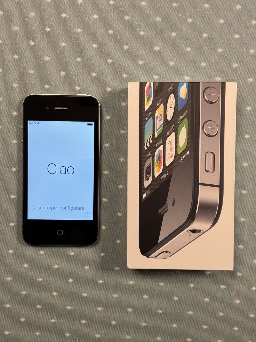 Apple Telefoni cellulari / Smartphones: iphone 4s black 8 GB  – Usato da Bachenbülach venduto da photomoments