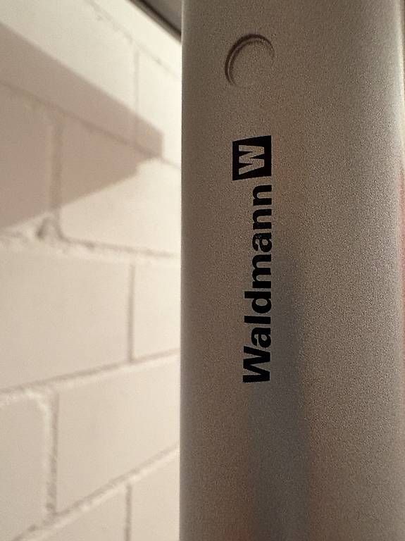 Lampade: Waldmann Stehlampe, Top Zustand – Usato da Werdenberg venduto da shr_q826 4