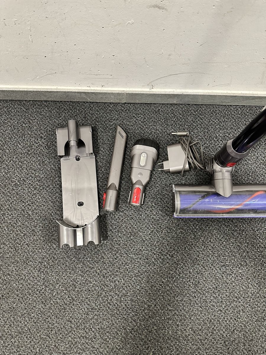 Dyson Aspirapolveri & Accessori: Neuwertiger V8 Dyson – Usato da Bern venduto da AliceHo 4