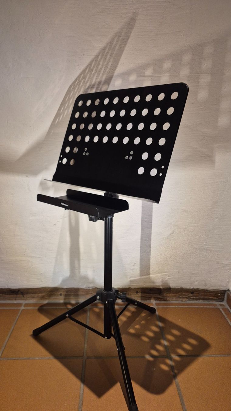 Instrumenten-& Notenständer: Notenständer mit extra Tablar – Neu und originalverpackt aus Winterthur von NorrSydGuitars 1