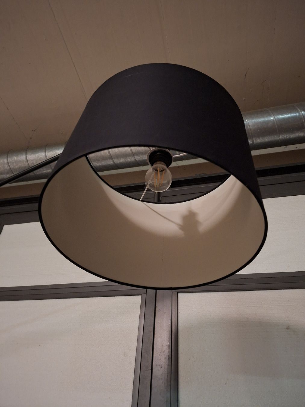 Lampen: Stehleuchte schwarz Metall Stoffschirm Design modern – Gebraucht aus Glarus von volvot6 1