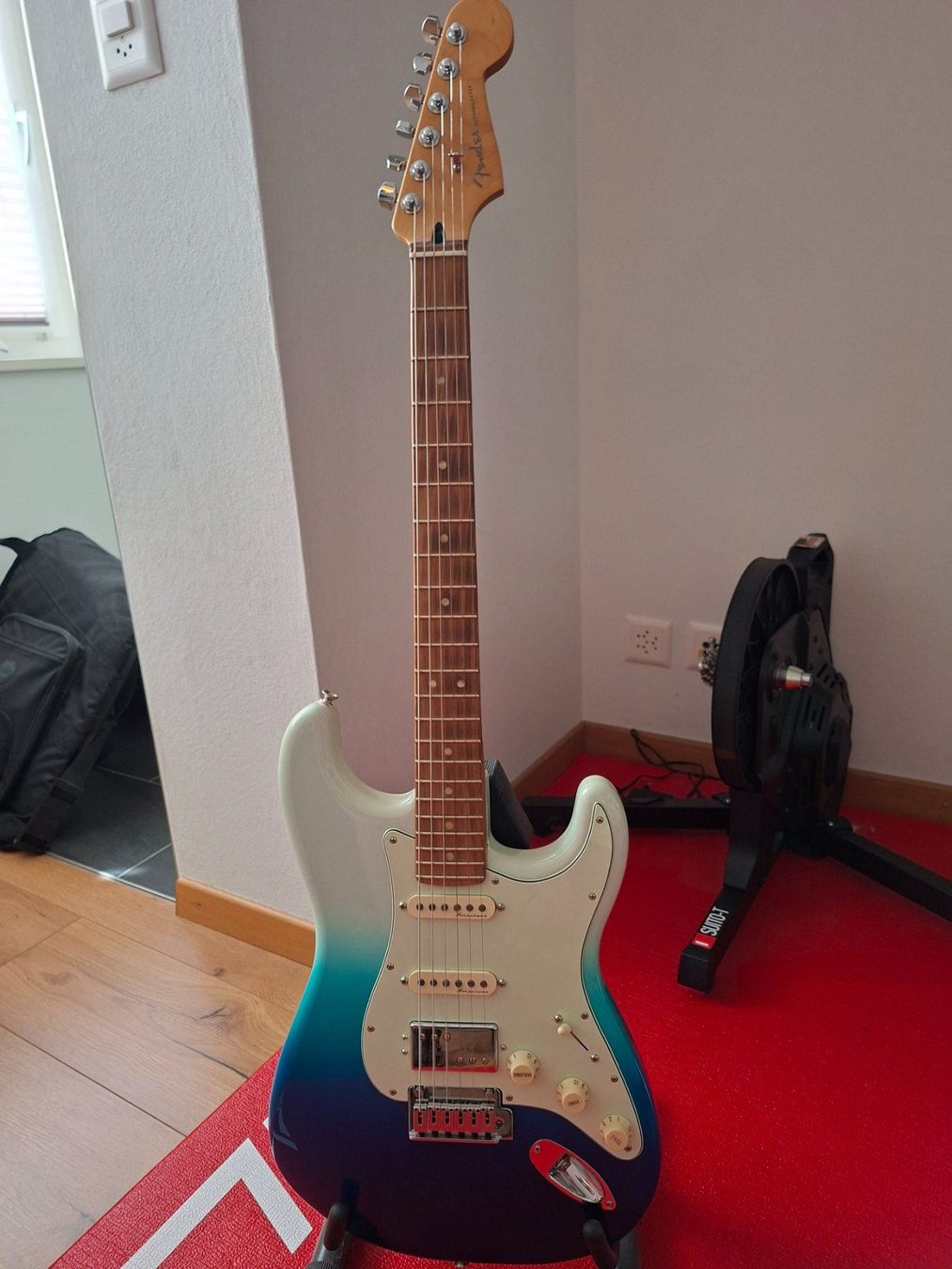 Fender Strumenti musicali: Fender Player Plus Stratocaster HSS PF BLB (belair blue) – Nuovo (secondo la descrizione) da Hinwil venduto da oli_s57g