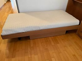 Einzelbett/ Gästebett mit Bettzeugschublade, Eiche massiv