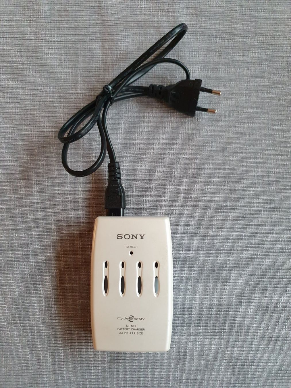 Sony Altri Accessori: Sony Ladegerät / Sony Cycle Energy – Usato da Oberwil-Lieli venduto da mar_5929