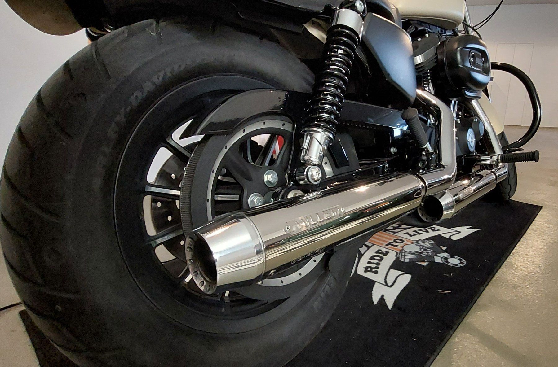 Harley-Davidson Chopper: HARLEY-DAVIDSON Sportster 883 Iron mit ABS – Usato da Thal venduto da P_Egli 2
