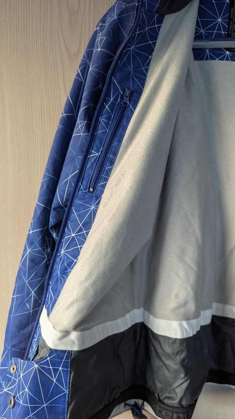 Giacche: Blaue Winterjacke Grösse 34 – Usato da Dietikon venduto da Bhelbling 4