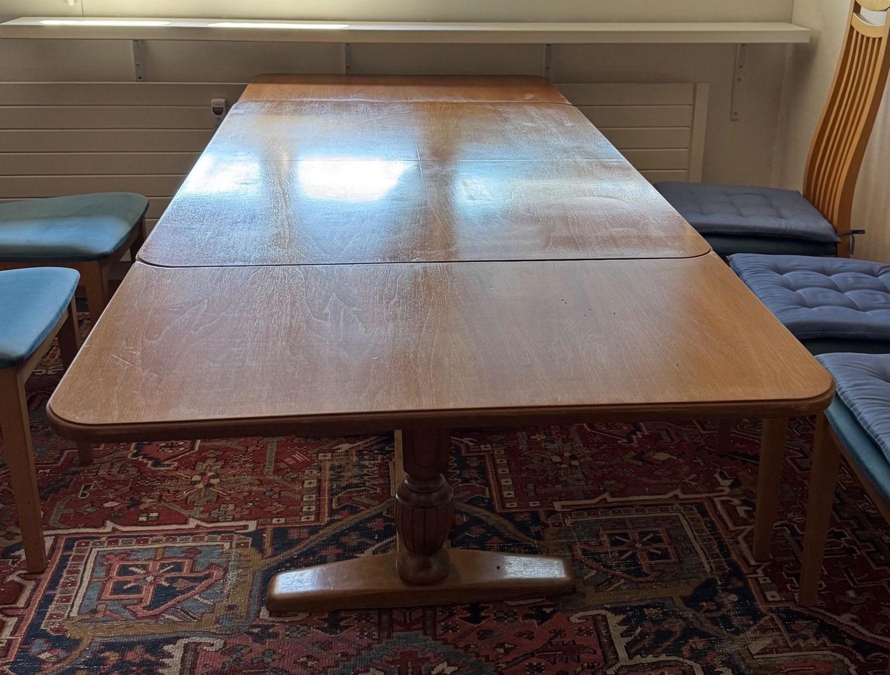 Tables: Massiver Tisch aus Nussbaum – D'occasion à Arni AG par Ivoma 1
