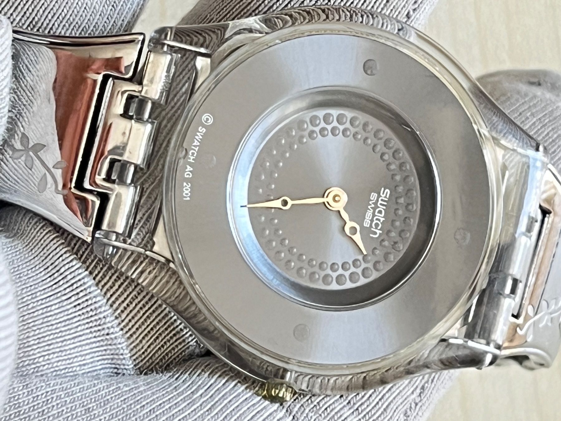 Swatch Orologi: Swatch Damenuhr, silberfarben, Blumendesign – Usato da Grenchen venduto da chththl 5