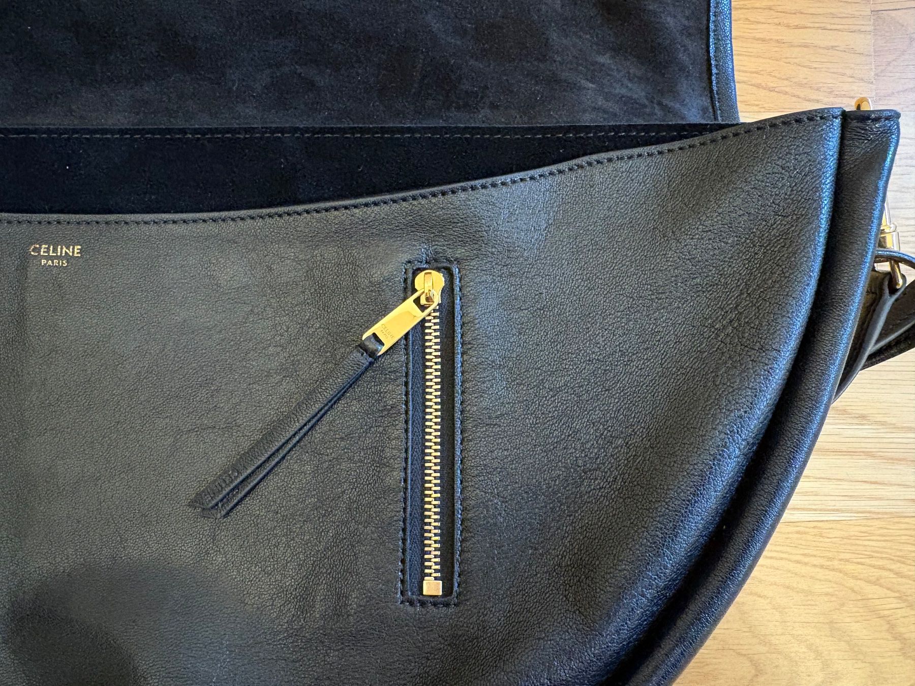 Celine Taschen für Damen: Celine - Halfmoon Triomphe Bag Medium in Schwarz – Gebraucht aus Zürich von cassandra1504 4