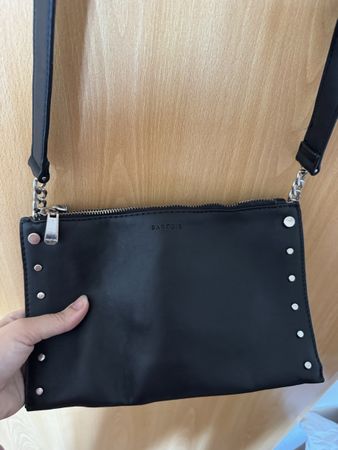 Schwarze Umhängetasche von Parfois mit Nieten