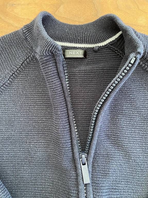 Next Pulls et sweat-shirts: Pullover / Jäggli Next 110 – D'occasion à Biberen par Flocke83 1