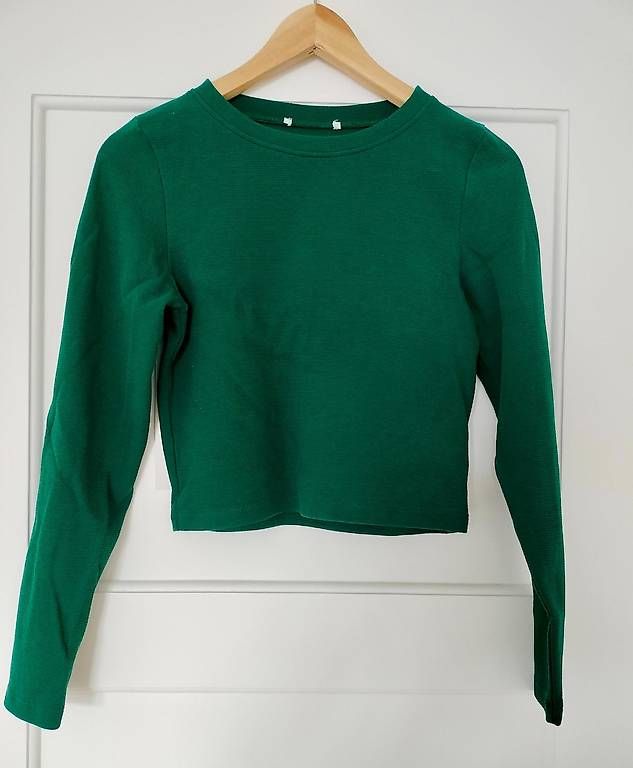 Top: Grünes Crop-Top langarm / Longsleeve – Usato da Luzern venduto da car.i.