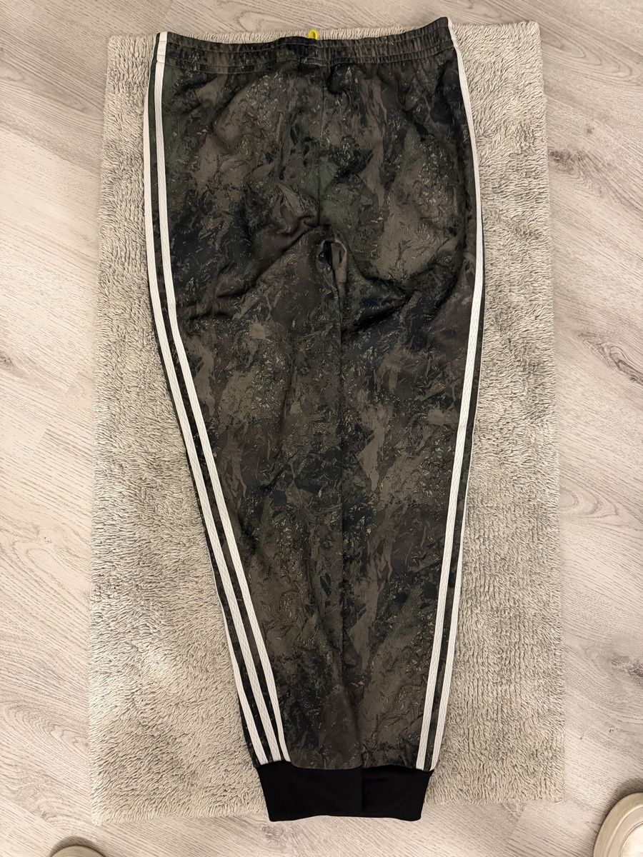 Pantaloni: Adidas Trainingshose  – Usato da Lauerz venduto da Kris1996 1