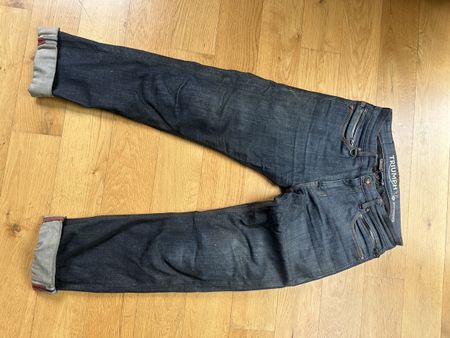 Triumph Motorradjeans mit Kevlar & Knieschutz – Gr. 32/L32