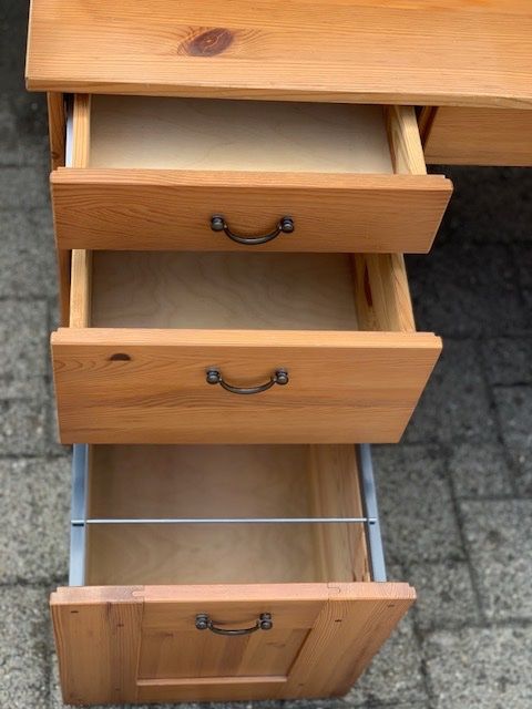 Schreibtische: Schreibtisch – Gebraucht aus Amlikon-Bissegg von Pemel 4