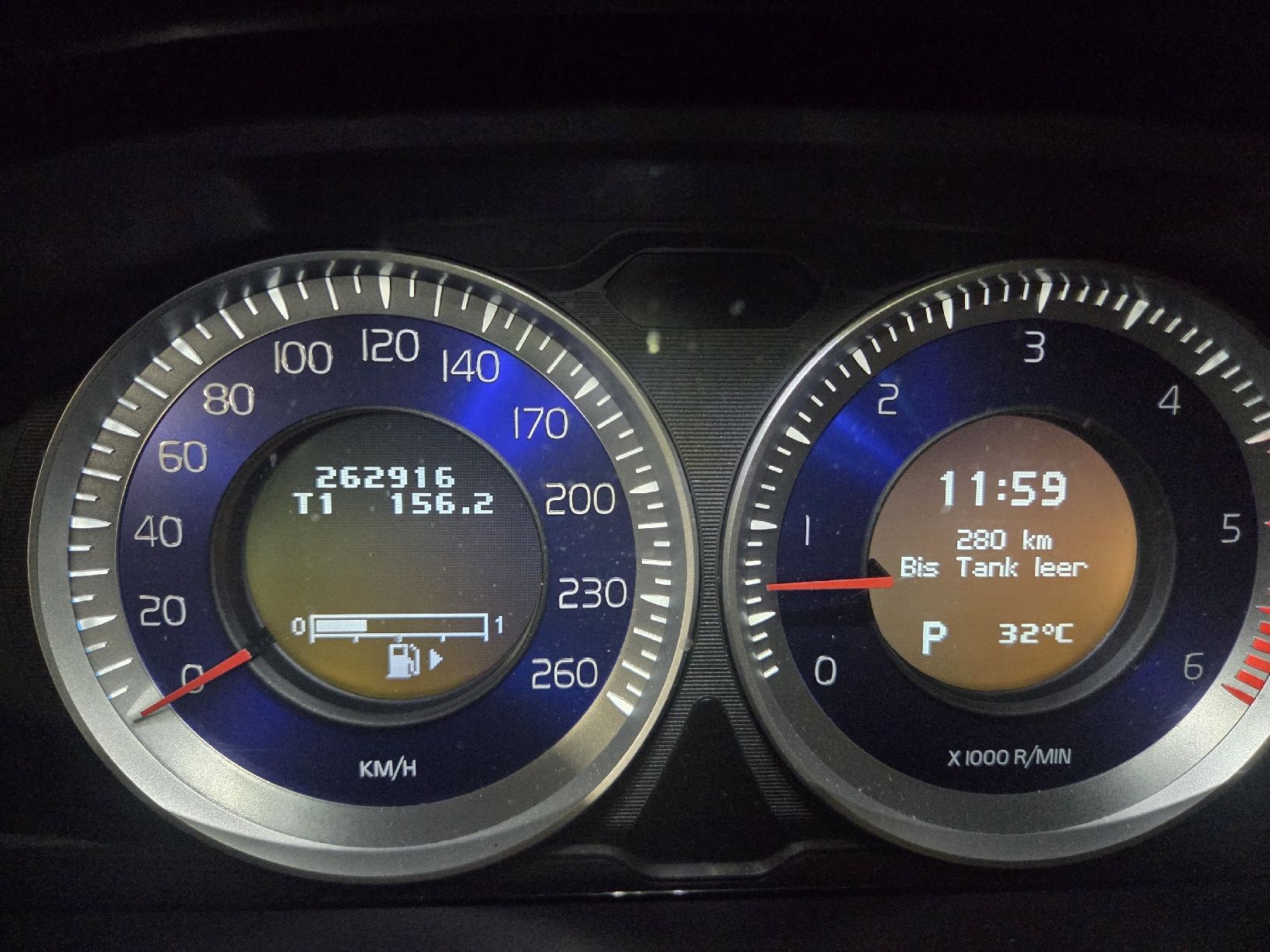 Volvo Autos: Volvo xc60. 2.4diesel  R Design – D'occasion à st.gallen par dm-haus 4