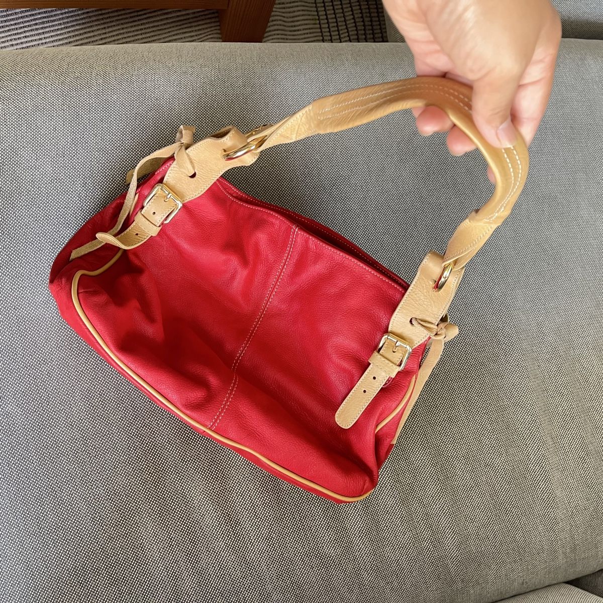 Taschen für Damen: Wunderschöne Schulter Tasche aus Leder - Rot & Beige – Gebraucht aus Bern von dek_7bjd 2