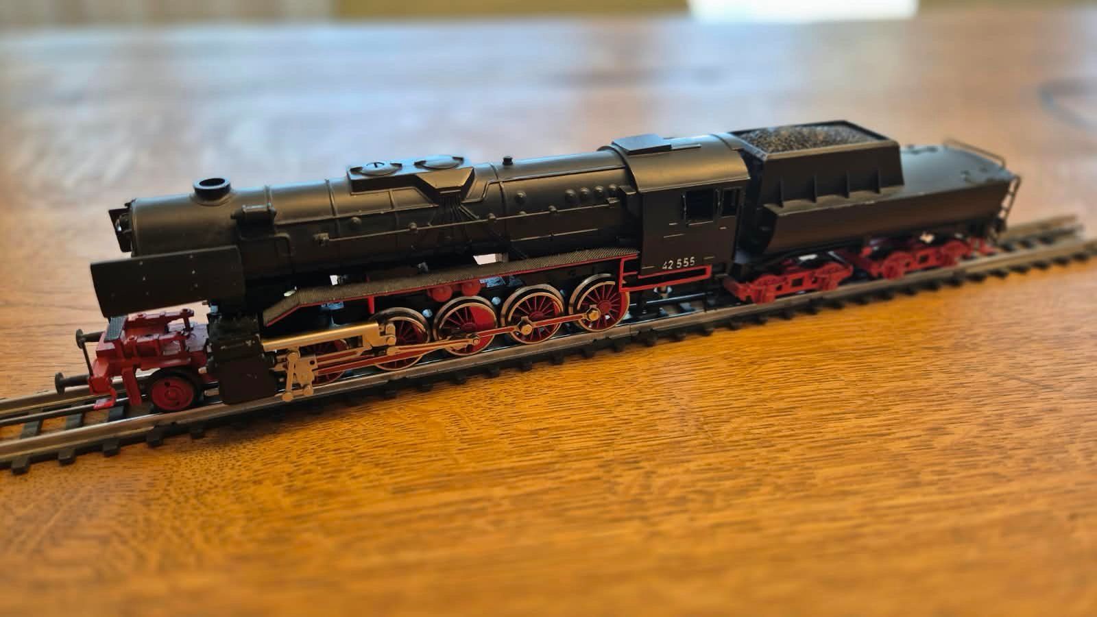 Trix Modelleisenbahnen: Trix Internationel Dampflok BR 42 555 – Gebraucht aus Schattdorf von Emma110
