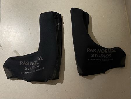 Pas Normal Studios Velo Überschuhe