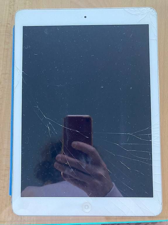 Apple Tablet PC: Ipad Air 1.G – Usato da Oberglatt ZH venduto da Fischli085