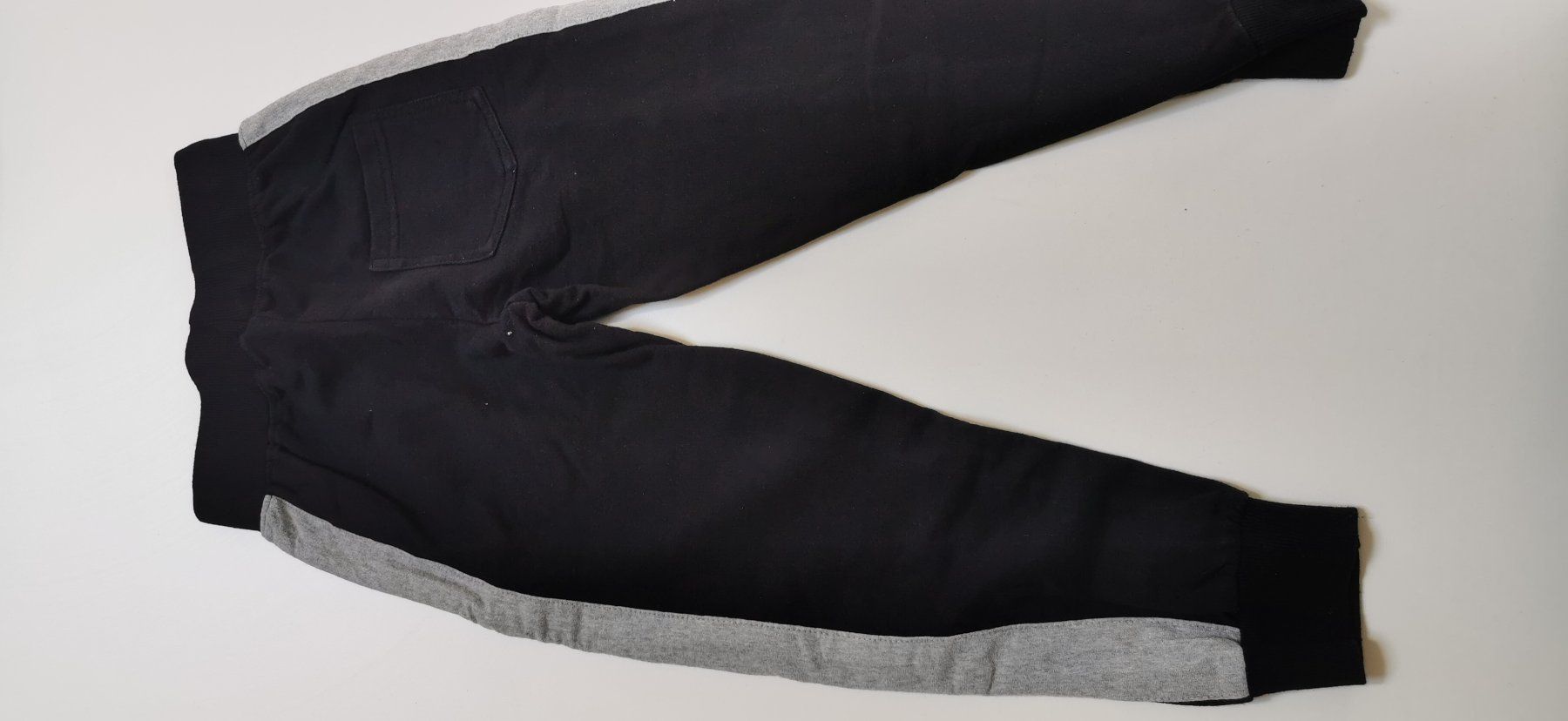 Pantaloni: neuwertige Trainerhose Grösse 110 – Usato da Langendorf venduto da Laedi6 1