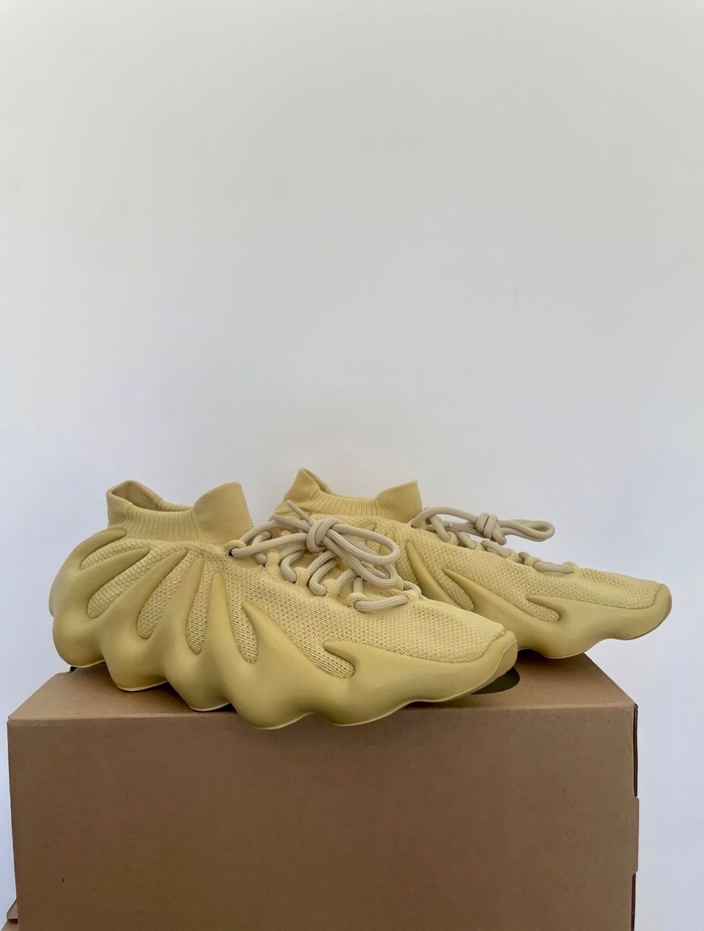 Adidas Herrenschuhe: Adidas yeezy 450 sulfur 45 1/3 – Neu und originalverpackt aus Kriens von Ileriadiamore 1