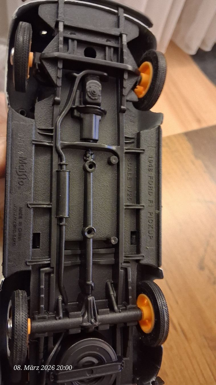 Maisto Modellini d'auto: 1:25 Ford F1 Pickup – Nuovo (secondo la descrizione) da Wolfenschiessen venduto da 2-stroke-garage 6
